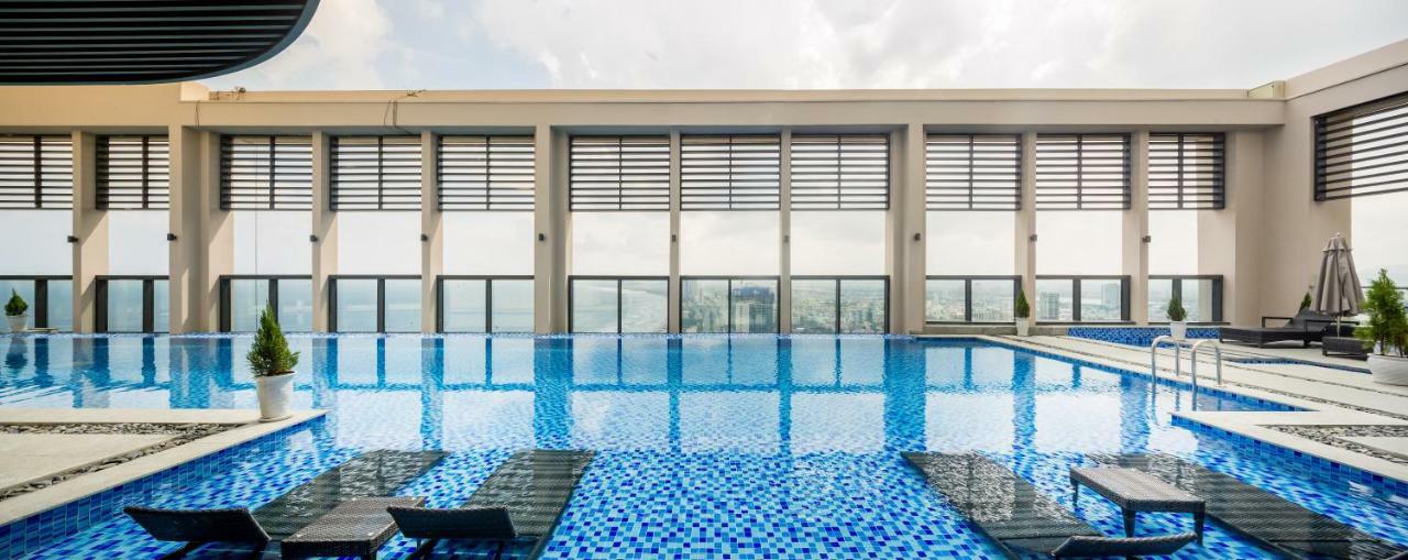 Beachfront Luxury Apartment - Rooftop Pool - ダナン市 エクステリア 写真